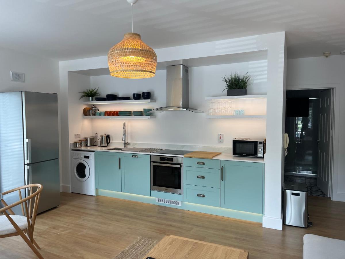 2 Bedroom Apartment Central Town Location Енискорти Екстериор снимка